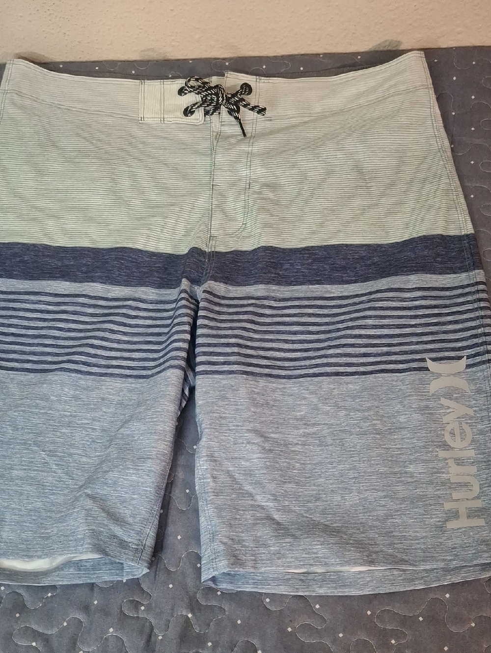 Hurley Men’s Light Blue and Navy Striped Board Shorts size 32